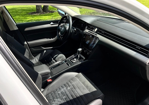 Volkswagen Passat cena 115000 przebieg: 195717, rok produkcji 2019 z Pszczyna małe 562